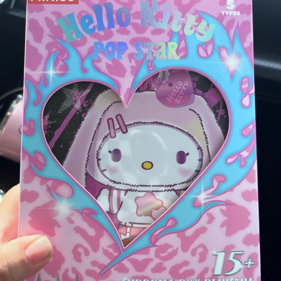 Hello Kitty Pop Star SECRET Plush Pendant w/ Heart Sunglasses - Picture 3 of 3